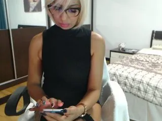 Live sex webcam photo for roxyy69 #186117627