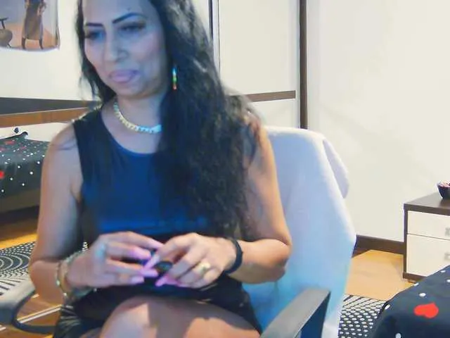 Live sex webcam photo for roxyy69 #277128316