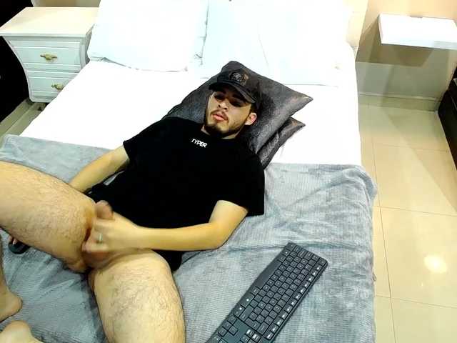 Live sex webcam photo for roy-muller #275433573