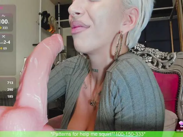 Live sex webcam photo for royalsquirt #291027304