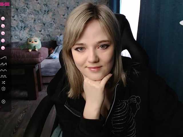 Live sex webcam photo for rozzalinaevan #275458212