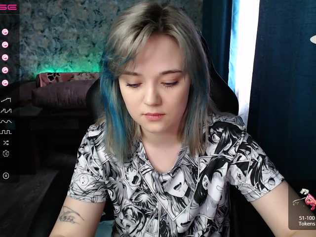 Live sex webcam photo for rozzalinaevan #275661167