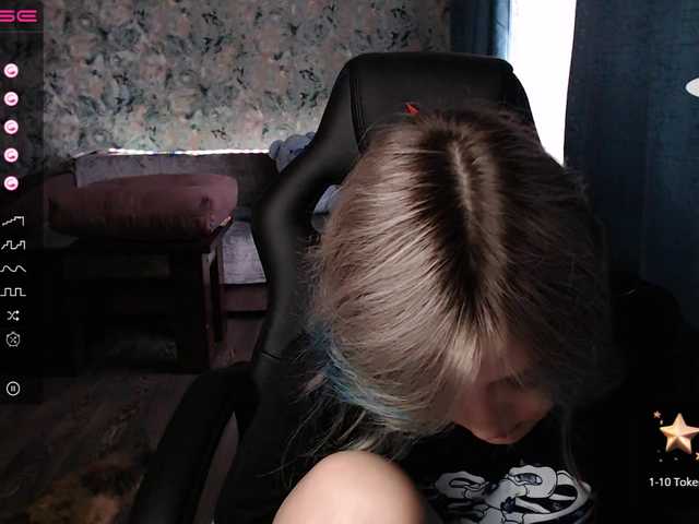 Live sex webcam photo for rozzalinaevan #275681551