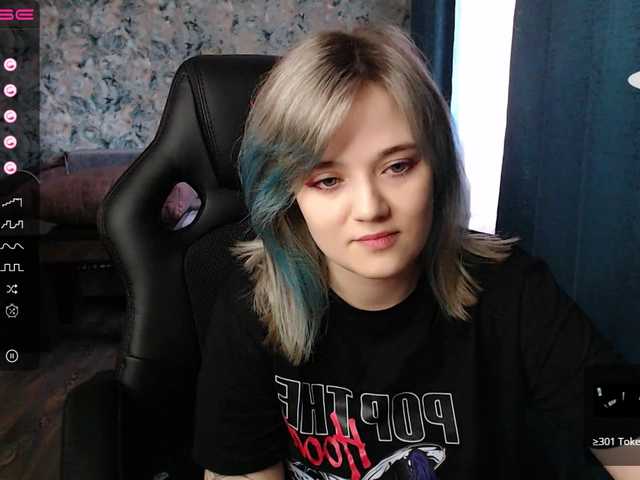 Live sex webcam photo for rozzalinaevan #275712965