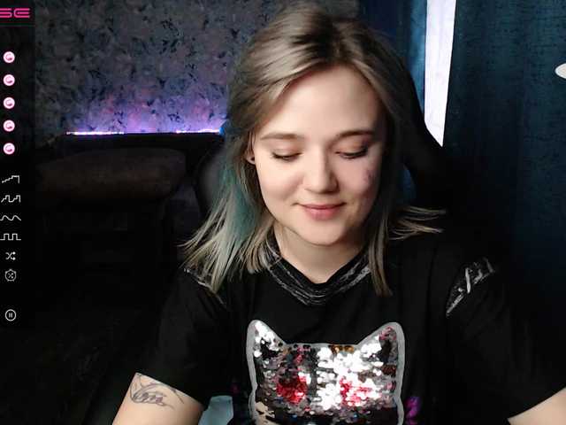 Live sex webcam photo for rozzalinaevan #275782347