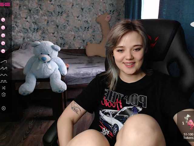 Live sex webcam photo for rozzalinaevan #275947887