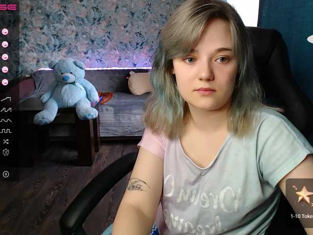 Live sex webcam photo for rozzalinaevan #275972459