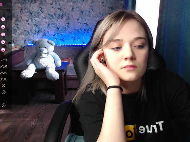 Live sex webcam photo for rozzalinaevan #276402150