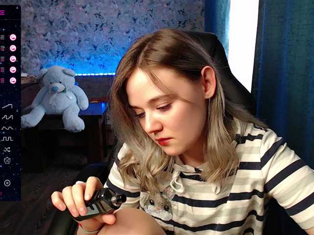 Live sex webcam photo for rozzalinaevan #276618343