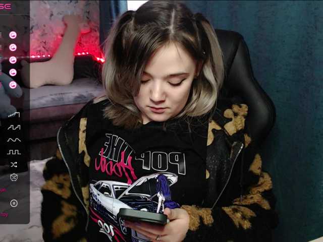 Live sex webcam photo for rozzalinaevan #276793361