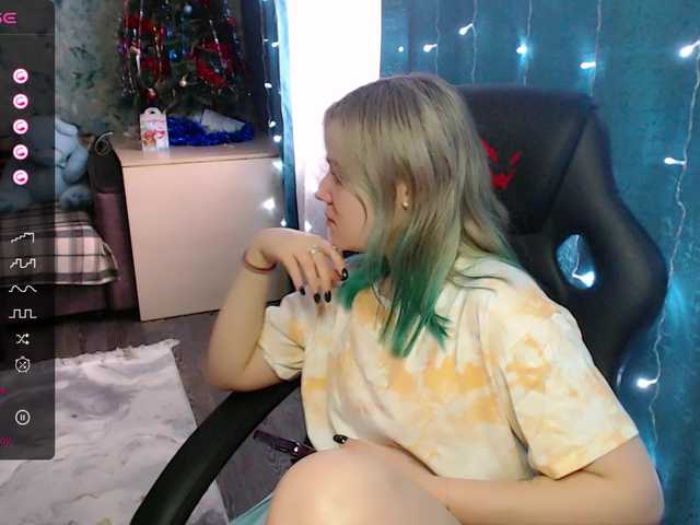 Live sex webcam photo for rozzalinaevan #277045135