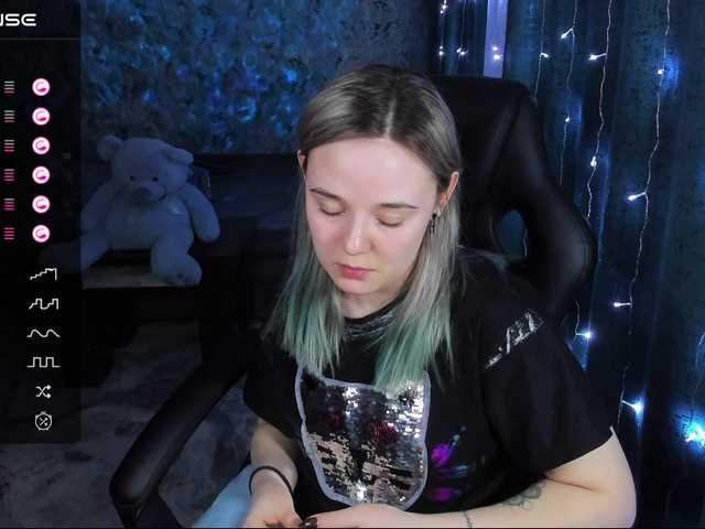 Live sex webcam photo for rozzalinaevan #277529575