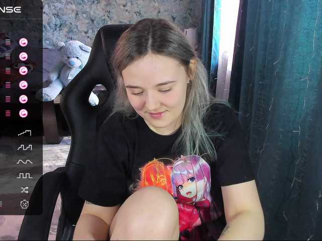 Live sex webcam photo for rozzalinaevan #277560695