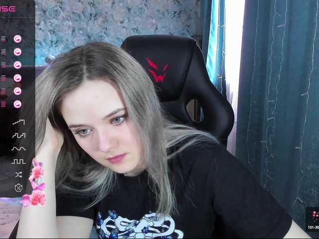 Live sex webcam photo for rozzalinaevan #277775291