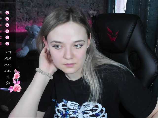 Live sex webcam photo for rozzalinaevan #277855203