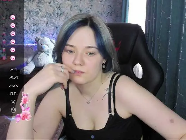 Live sex webcam photo for rozzalinaevan #277872816