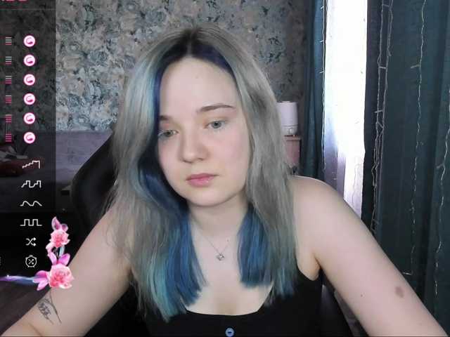 Live sex webcam photo for rozzalinaevan #277879652