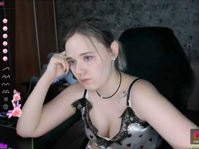 Live sex webcam photo for rozzalinaevan #278937870