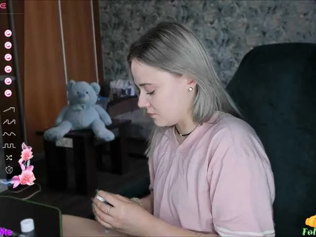 Live sex webcam photo for rozzalinaevan #283189280