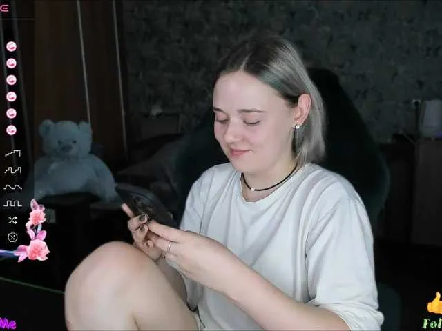 Live sex webcam photo for rozzalinaevan #283964575