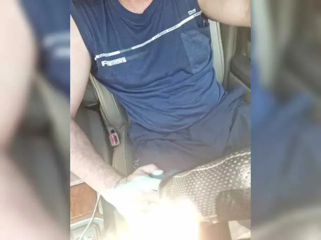 Live sex webcam photo for rrrxxx40 #291118033