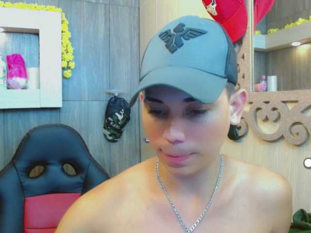 Live sex webcam photo for ruben-ibiz #275739262