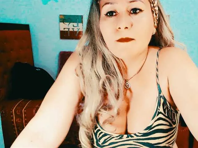 Live sex webcam photo for rudysex26 #273649792