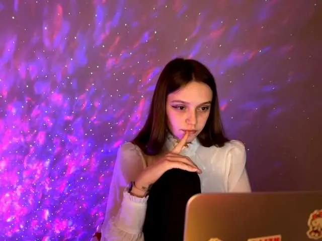 Live sex webcam photo for sadhellokitty #272182124