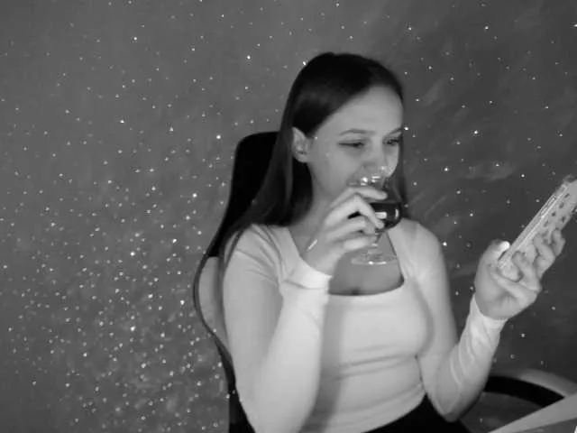 Live sex webcam photo for sadhellokitty #272336211