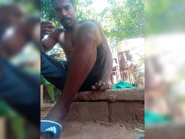 Live sex webcam photo for salimhot #275952308