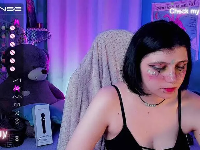 Live sex webcam photo for salli-smith #275917928