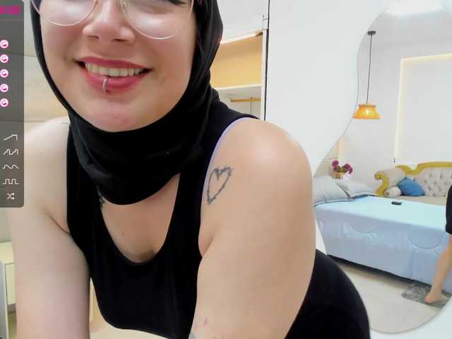 Live sex webcam photo for salmaa- #276091776