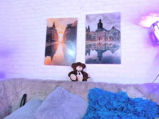 Live sex webcam photo for salomeandrade #275940937