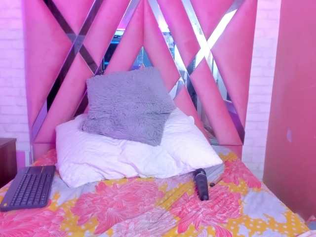 Live sex webcam photo for salomeandrade #276389360