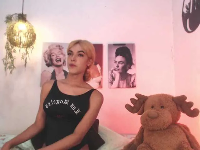 Live sex webcam photo for salomecollin #290128721