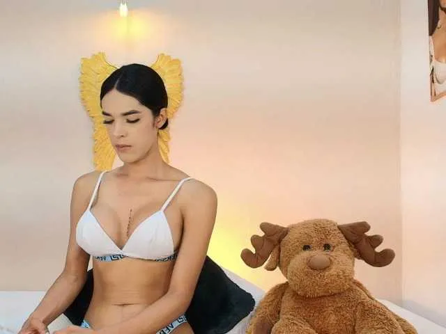 Live sex webcam photo for salomecollin #293475931