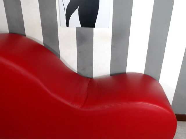 Live sex webcam photo for salomeglod1 #272436900