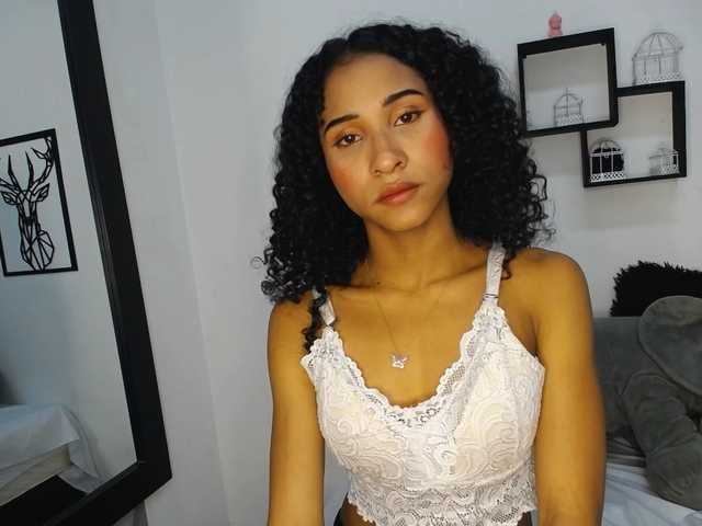 Live sex webcam photo for salomewilliams #277871247