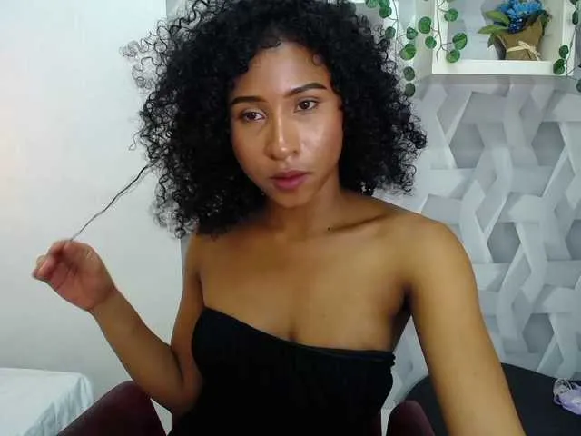 Live sex webcam photo for salomewilliams #290345127