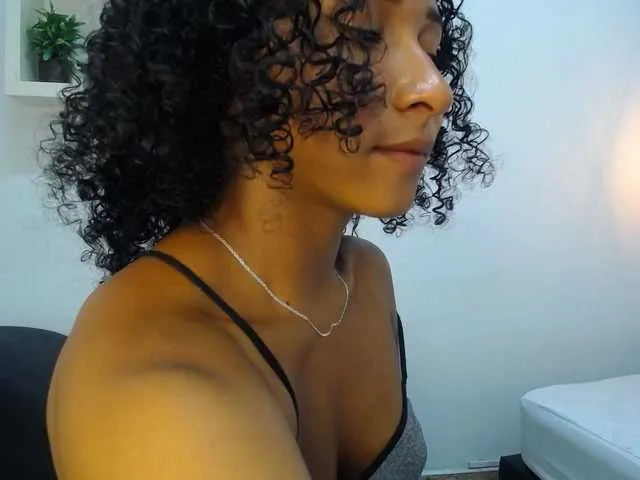 Live sex webcam photo for salomewilliams #291273581