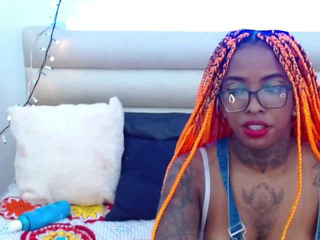 Live sex webcam photo for samantaafox #272154282