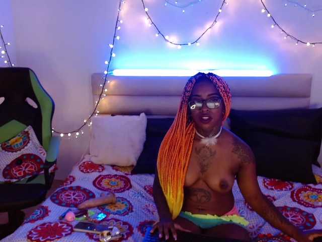 Live sex webcam photo for samantaafox #272198161