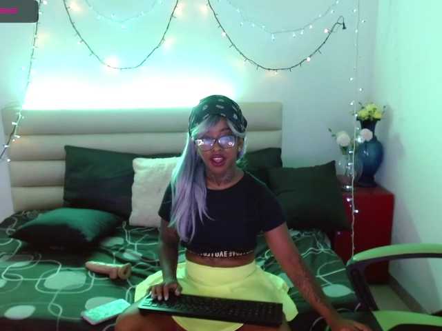 Live sex webcam photo for samantaafox #272955335