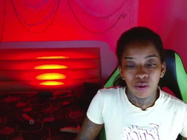 Live sex webcam photo for samantaafox #273500785