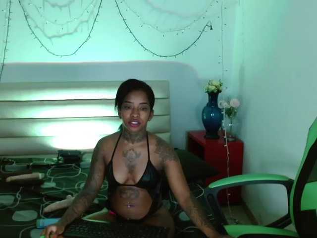 Live sex webcam photo for samantaafox #273511911