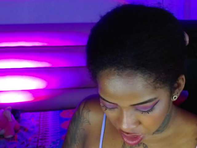 Live sex webcam photo for samantaafox #273569700