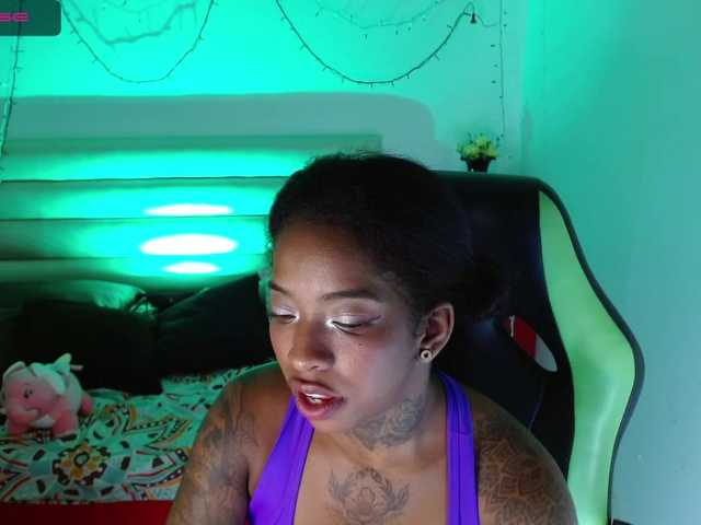 Live sex webcam photo for samantaafox #273651953