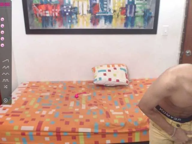 Live sex webcam photo for samantha-18 #272795312