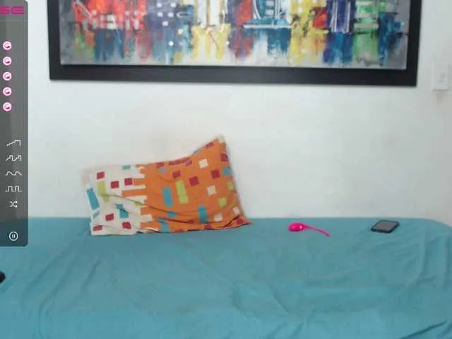 Live sex webcam photo for samantha-18 #273705381