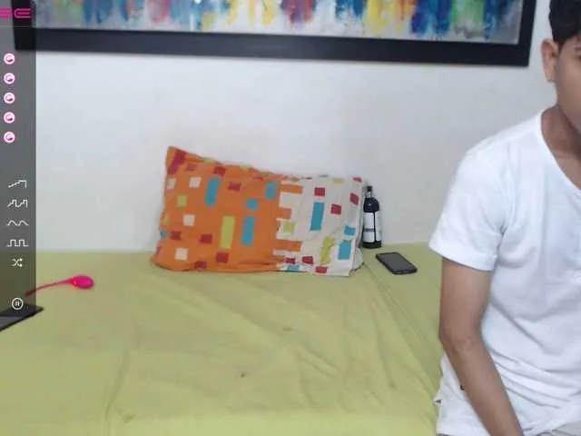 Live sex webcam photo for samantha-18 #273852694